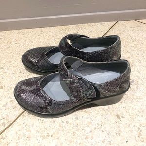 Alegria Ella Mary Jane Onyx Snake Size 7
